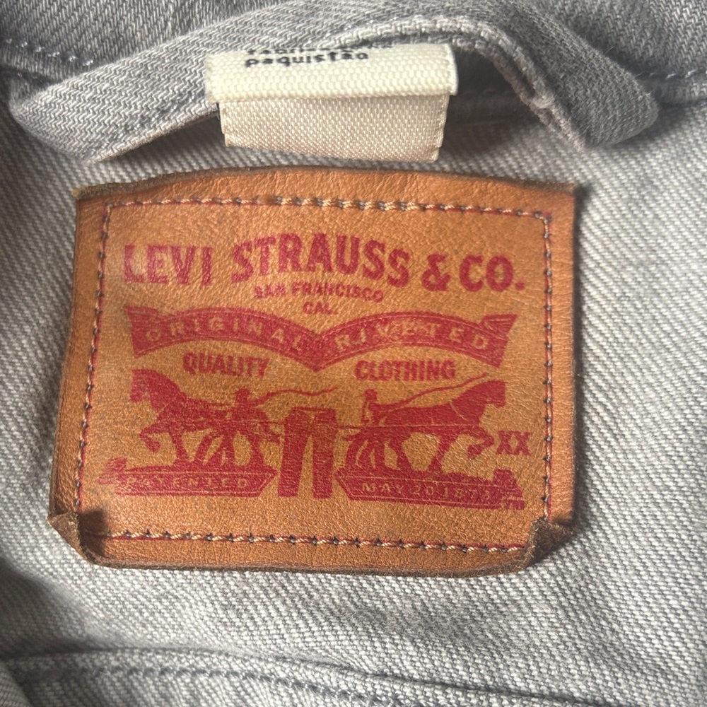 Levi's Women's Light Gray Jean Jacket - image 2